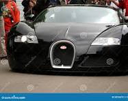 Vue avant de la Bugatti Veyron noire