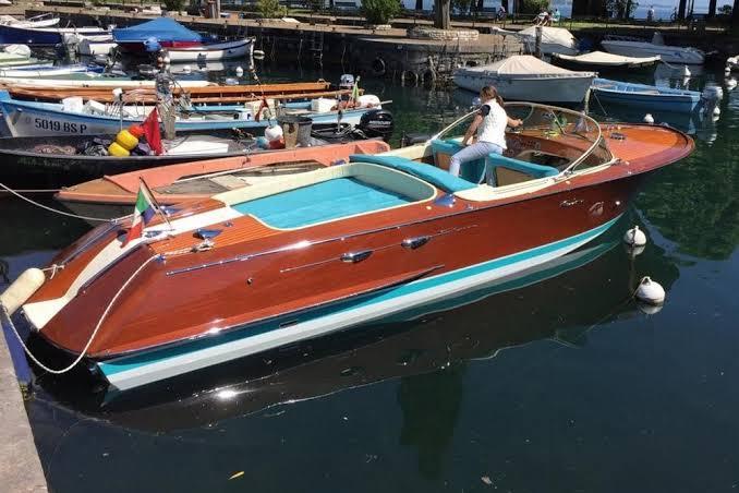 Runabout classique en bois